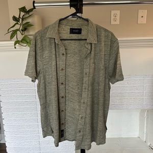 🌿(Lucky Brand) gray button up tee